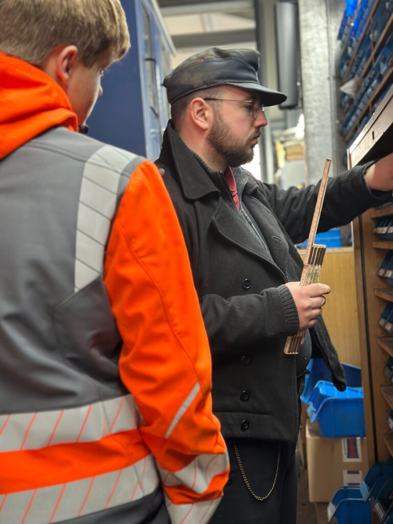 Materialsuche im Lager