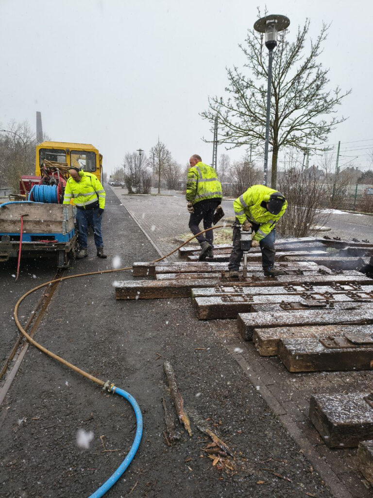 14 Uhr: Noch denken wir, dass der Schnee nicht liegen bleibt