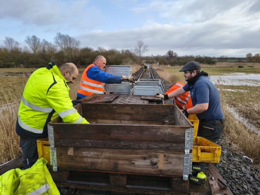 Das Altmaterial wird sorgfältig wegsortiert
