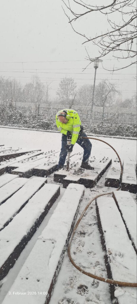 14:30 Uhr - der Schnee bleibt liegen