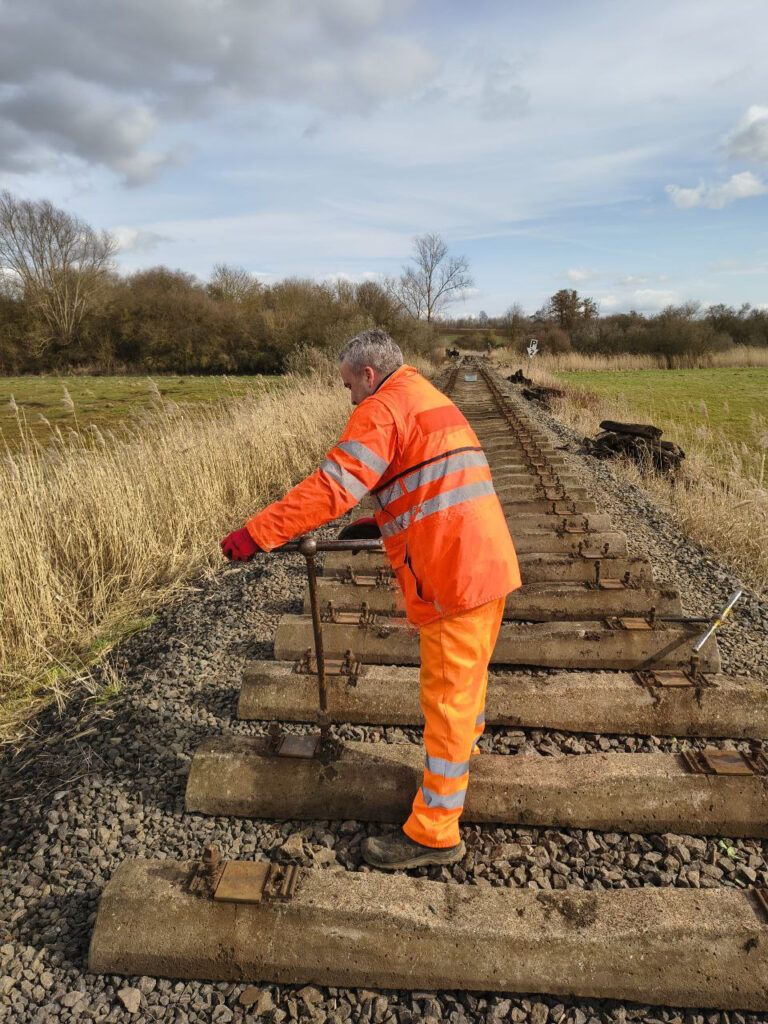 Die innere Schraube muss raus