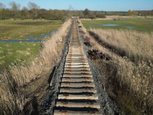 Ausgelegtes Schwellen auf der Geraden vor Münzenberg