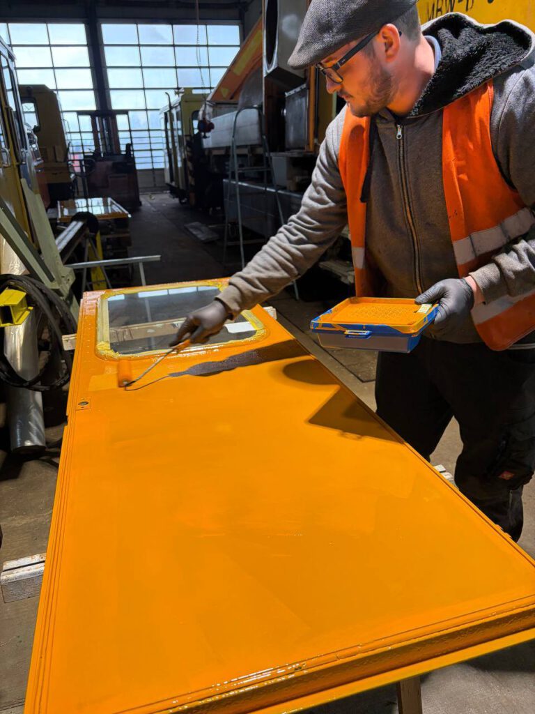 Die letzte Lackschicht vor dem Einbau