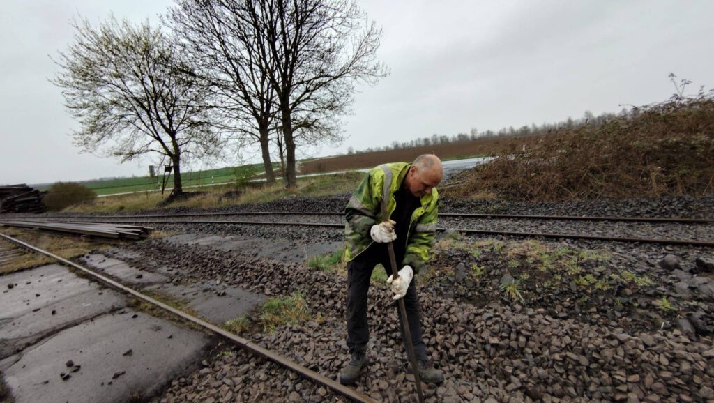 Vorbereitungen zum Anheben des Bahnübergangs