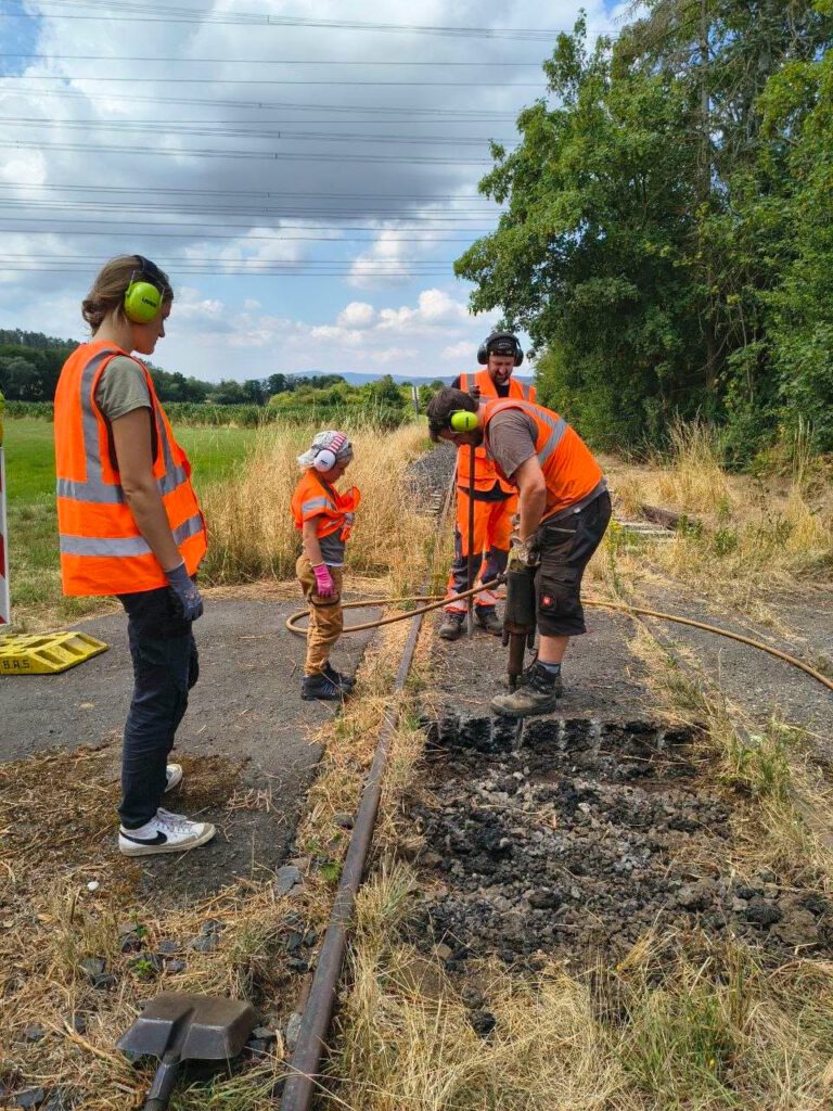 Mit dem Presslufthammer durch den Asphalt